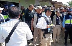 Piura: Familiares impiden ingreso de general Arriola al velorio de alcalde Febre