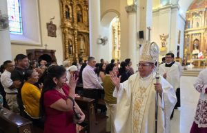 El Arzobispo de Piura rinde homenaje a las madres: “Ustedes son faros de amor”