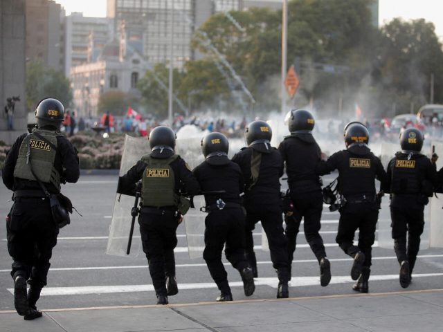 2023-01-26T233606Z_363440386_RC2NYY9OU7CB_RTRMADP_3_PERU-POLITICS-PROTESTS