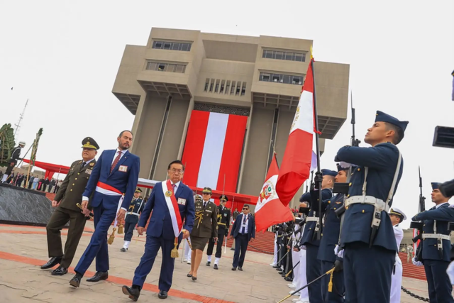 Bono de 300 para los licenciados de las FF. AA.