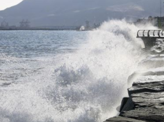 Oleajes afectan balnearios del norte y mantienen puertos cerrados