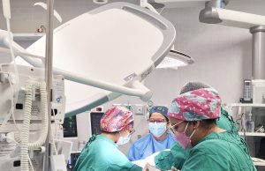 Compleja intervención logró extirpar tumor maligno de tiroides
