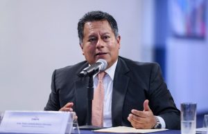 Embajador defiende derecho al voto de peruanos en el extranjero