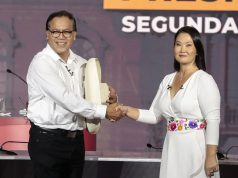 Sánchez habla de recuperación democrática; Fujimori pide prudencia