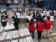 Contraloría supervisa llegada de material electoral a las ODPE y locales de votación
