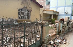 Piura: Delincuentes usan predio abandonado para robar en casas colindantes