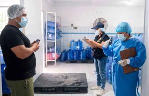 Piura: Estudio advierte riesgos sanitarias en agua de mesa comercial