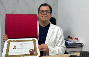 Médico piurano recibe reconocimiento para aplicar tratamientos de última generación contra el dolor