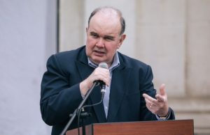 JNE evaluará pedido de López Aliaga para no asumir como senador