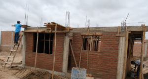 Salitre acelera el deterioro de viviendas en el norte, advierten especialistas de Cementos Pacasmayo