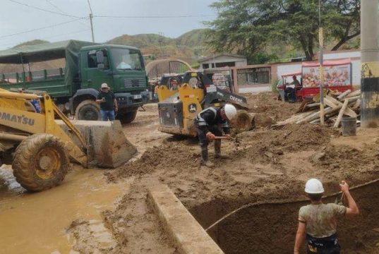 El Ministerio de Defensa pone a disposición a las FF. AA. para descolmatar los ríos en Piura