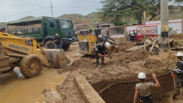 Fuerzas armadas realizan labores de limpieza