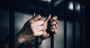 Condenan a 10 años de prisión a implicados en extorsión