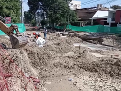 Piura: Maquinaria rompe tubería de agua durante trabajos en la avenida Grau