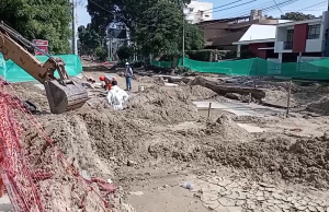 Piura: Maquinaria rompe tubería de agua durante trabajos en la avenida Grau