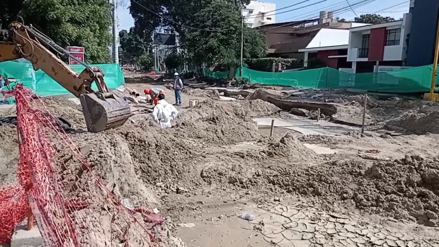 Maquinaria rompe tubería
